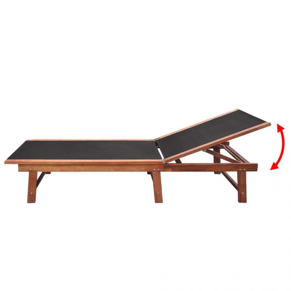 Solseng med bord i akasietre