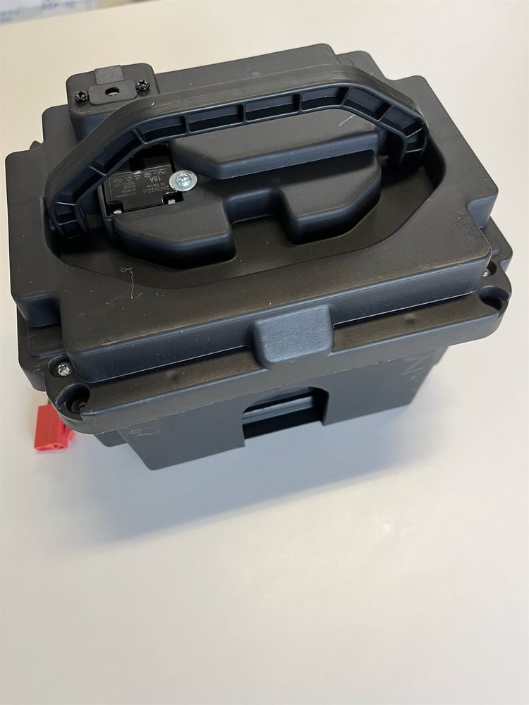 Batteri og kasse til Can-Am Marverick stor modell