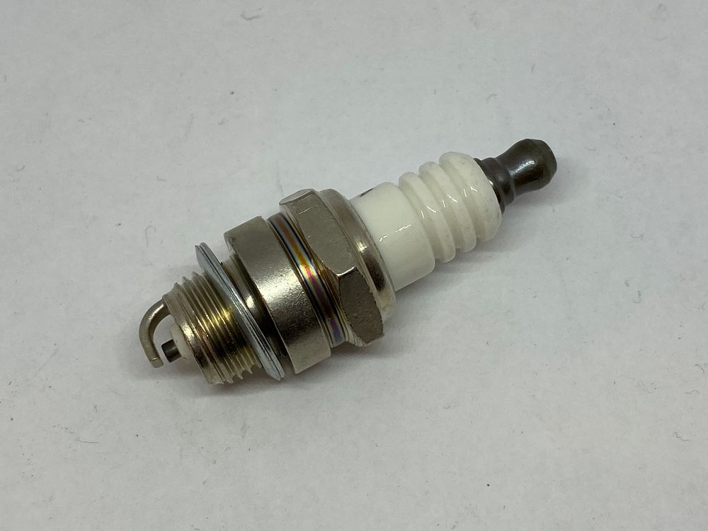 Tennplugg til 4 i 1 motorsag CGM5200